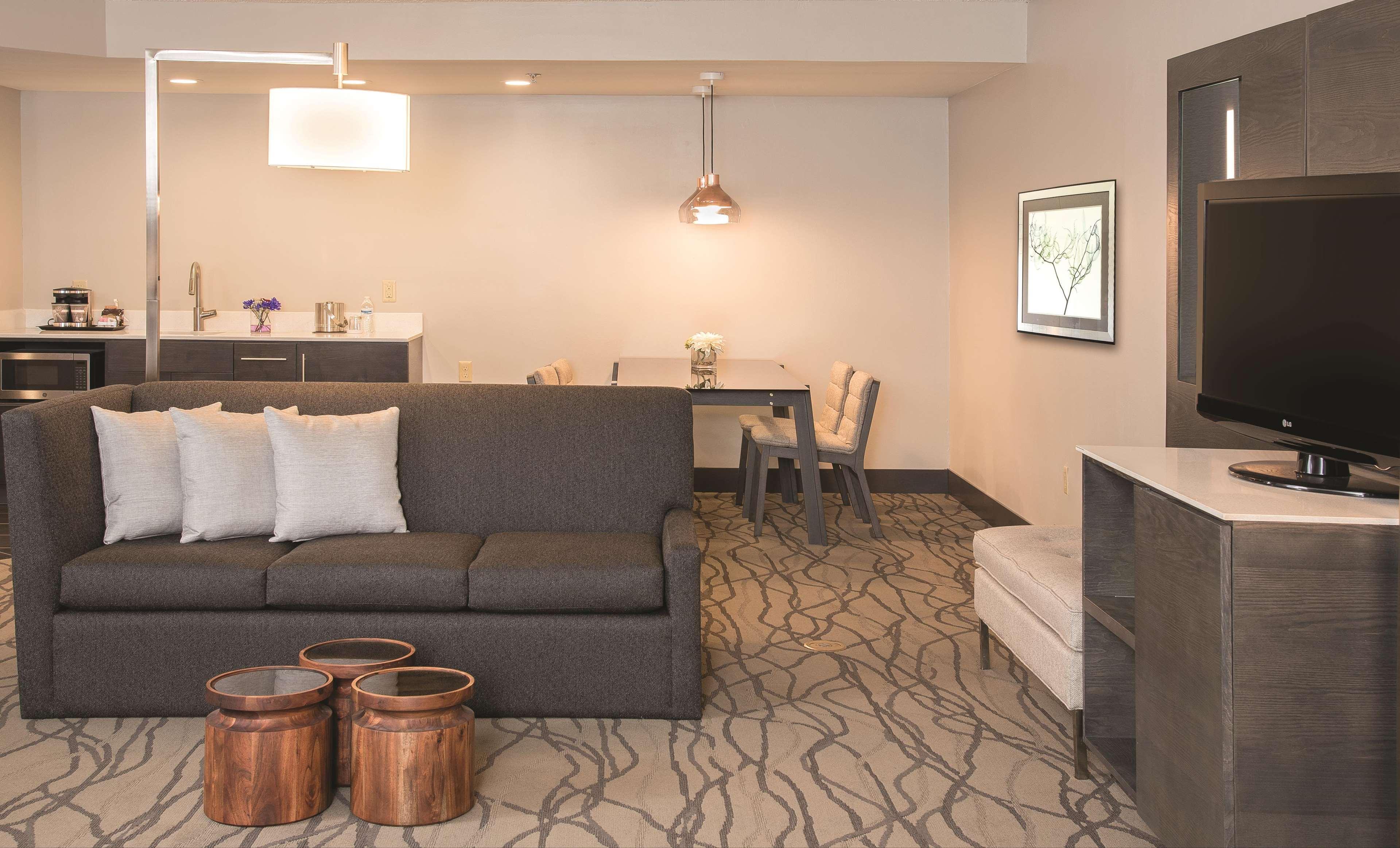 Doubletree By Hilton Racine Harbourwalk Hotel Bagian luar foto