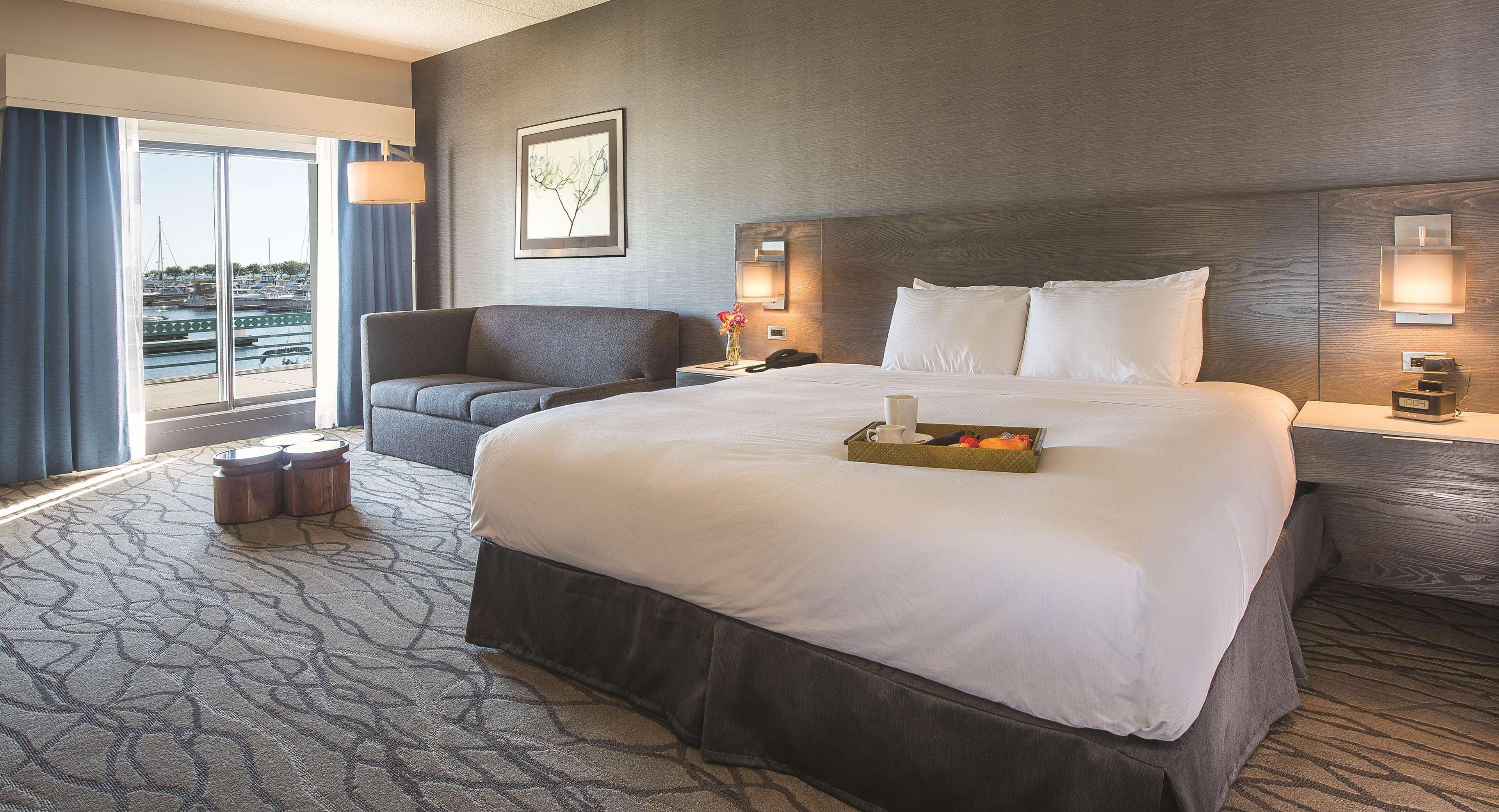Doubletree By Hilton Racine Harbourwalk Hotel Bagian luar foto