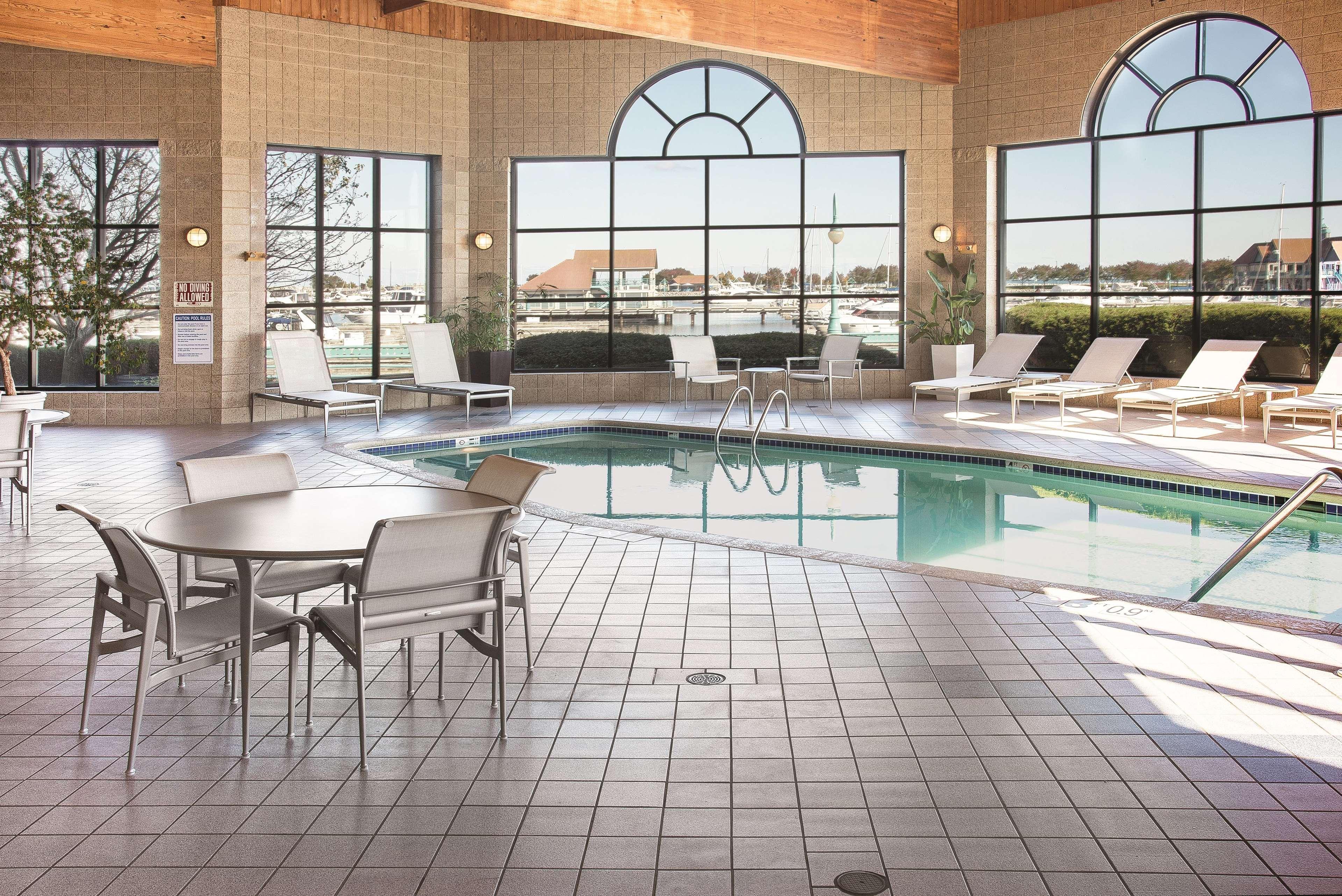 Doubletree By Hilton Racine Harbourwalk Hotel Bagian luar foto