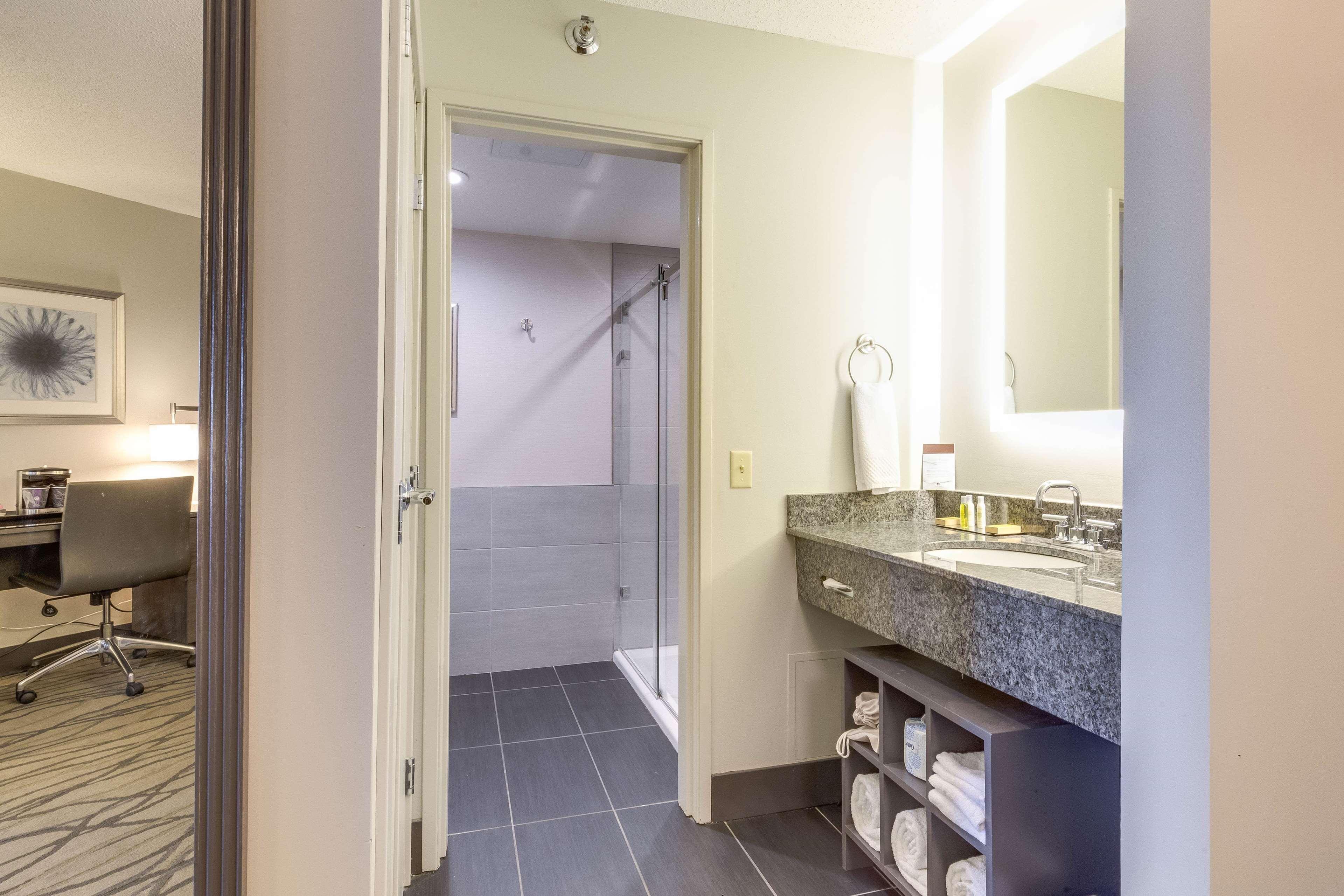 Doubletree By Hilton Racine Harbourwalk Hotel Bagian luar foto