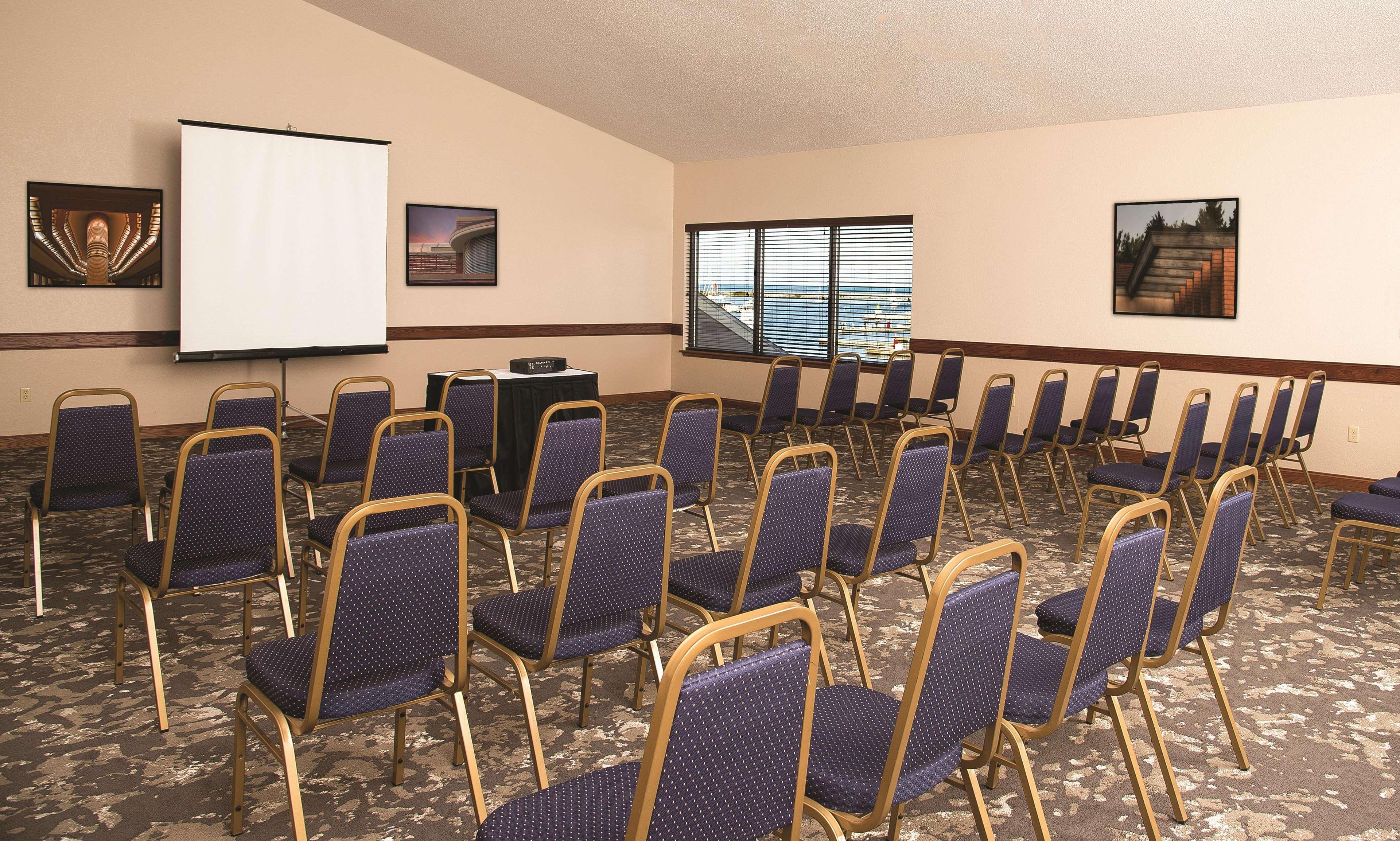 Doubletree By Hilton Racine Harbourwalk Hotel Bagian luar foto