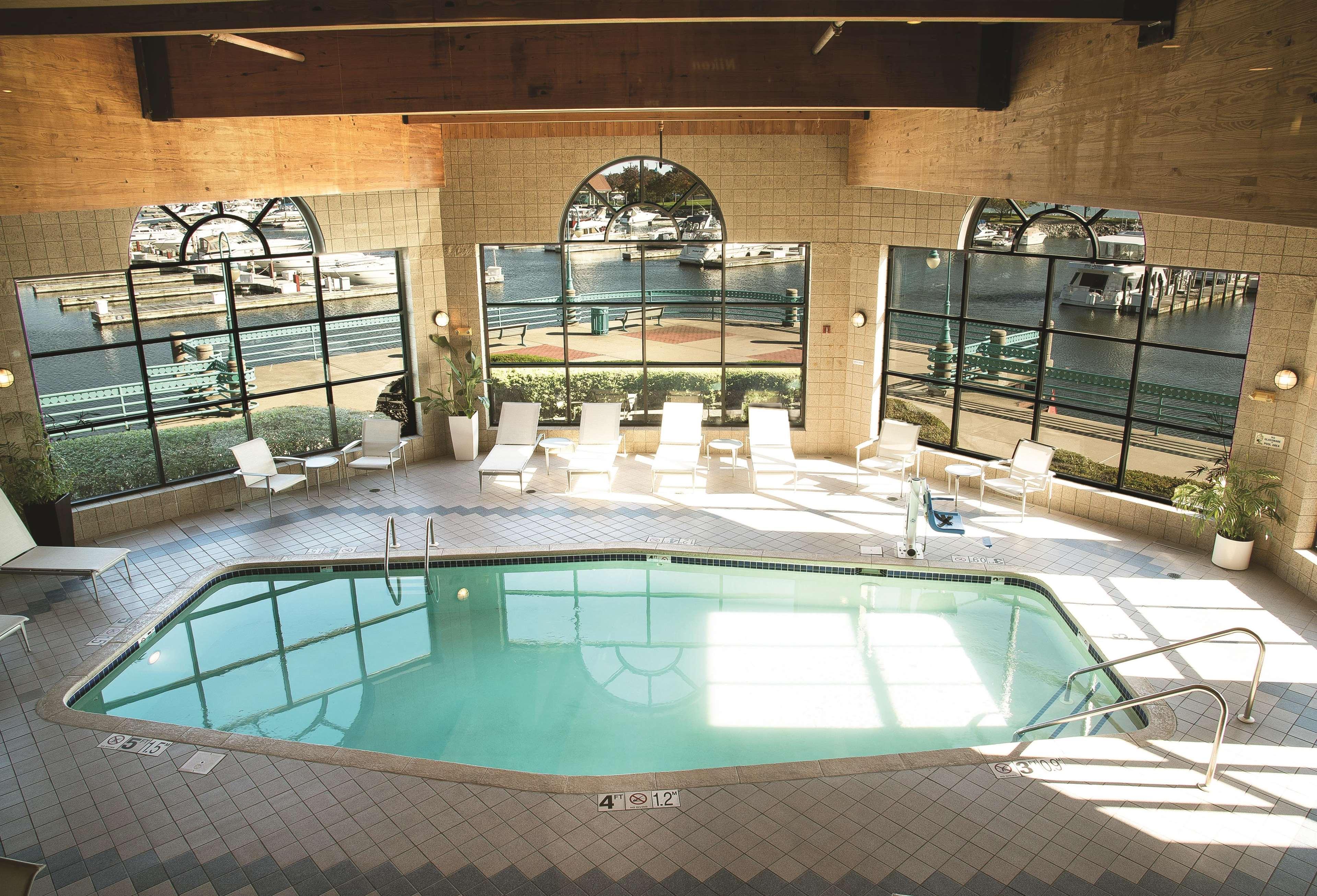 Doubletree By Hilton Racine Harbourwalk Hotel Bagian luar foto