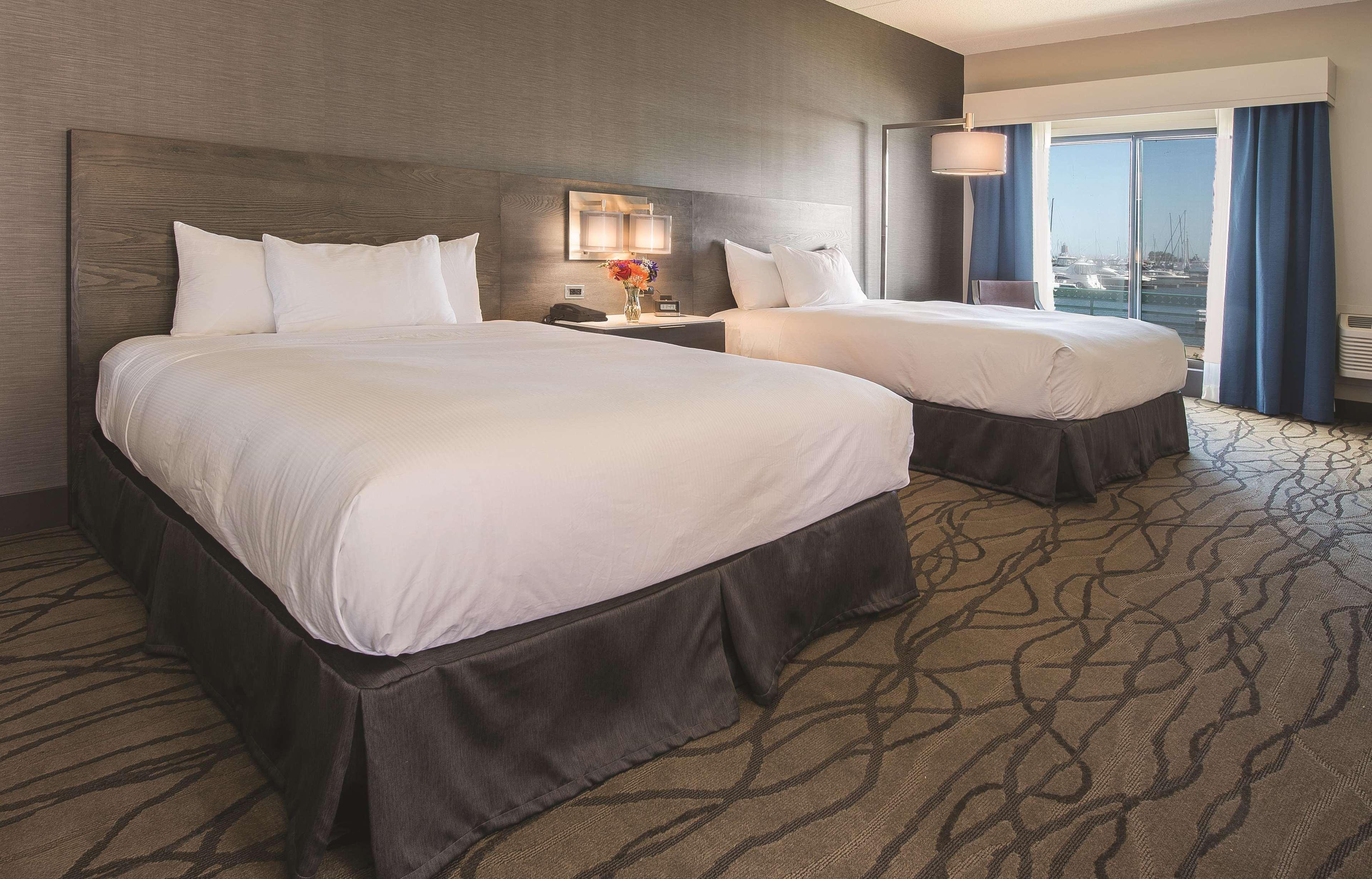 Doubletree By Hilton Racine Harbourwalk Hotel Bagian luar foto