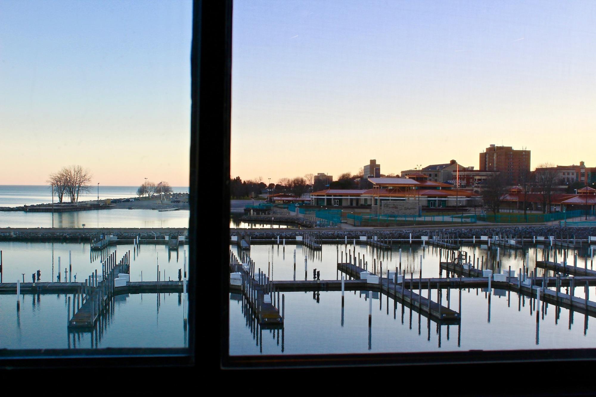 Doubletree By Hilton Racine Harbourwalk Hotel Bagian luar foto