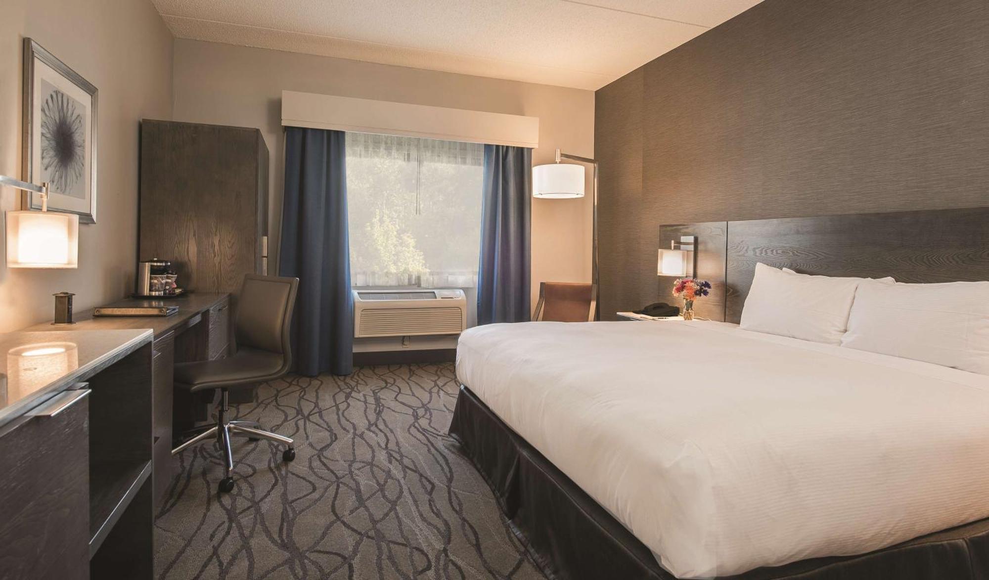 Doubletree By Hilton Racine Harbourwalk Hotel Bagian luar foto