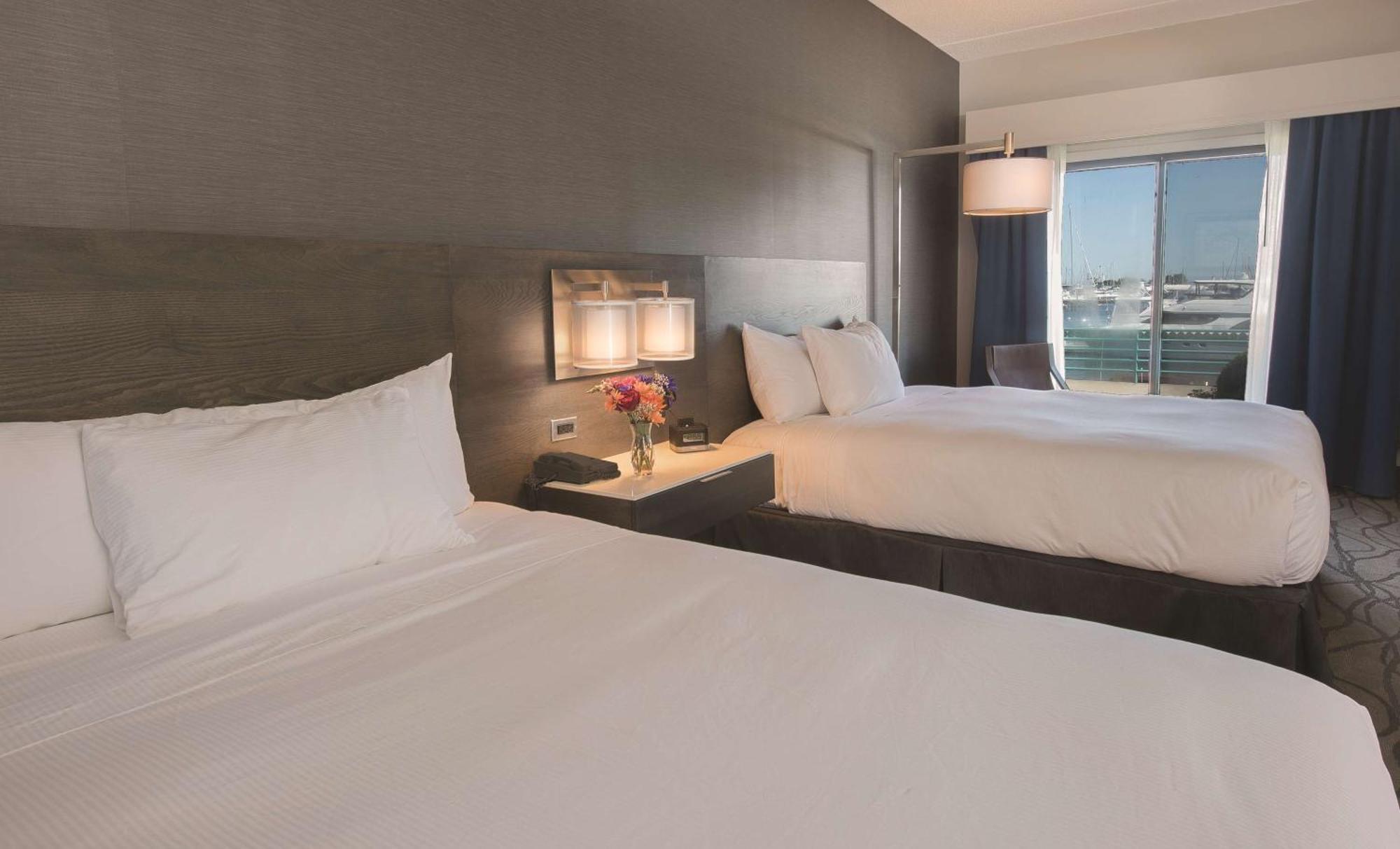 Doubletree By Hilton Racine Harbourwalk Hotel Bagian luar foto
