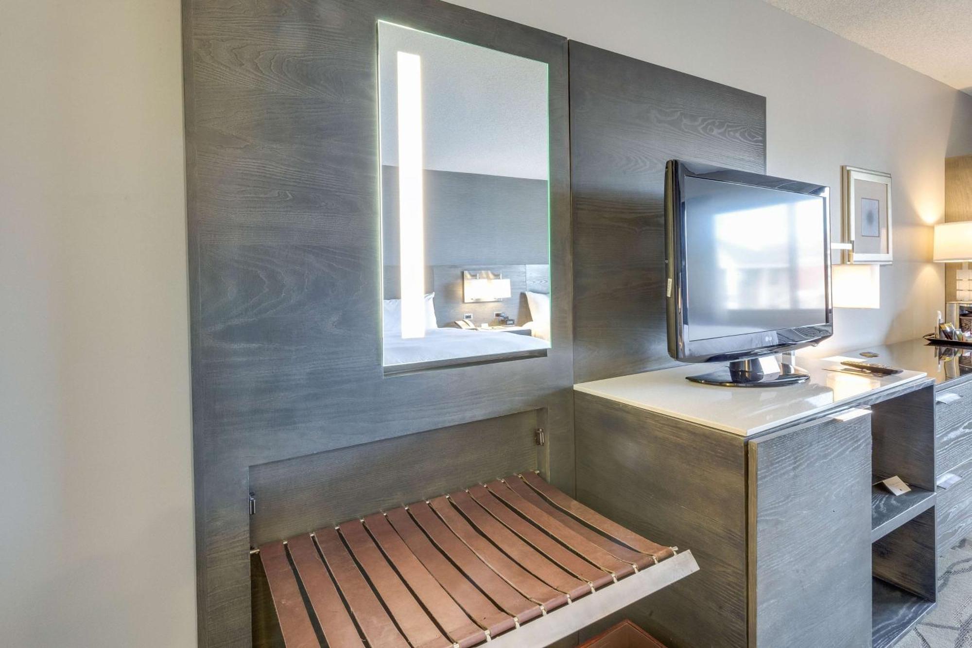 Doubletree By Hilton Racine Harbourwalk Hotel Bagian luar foto