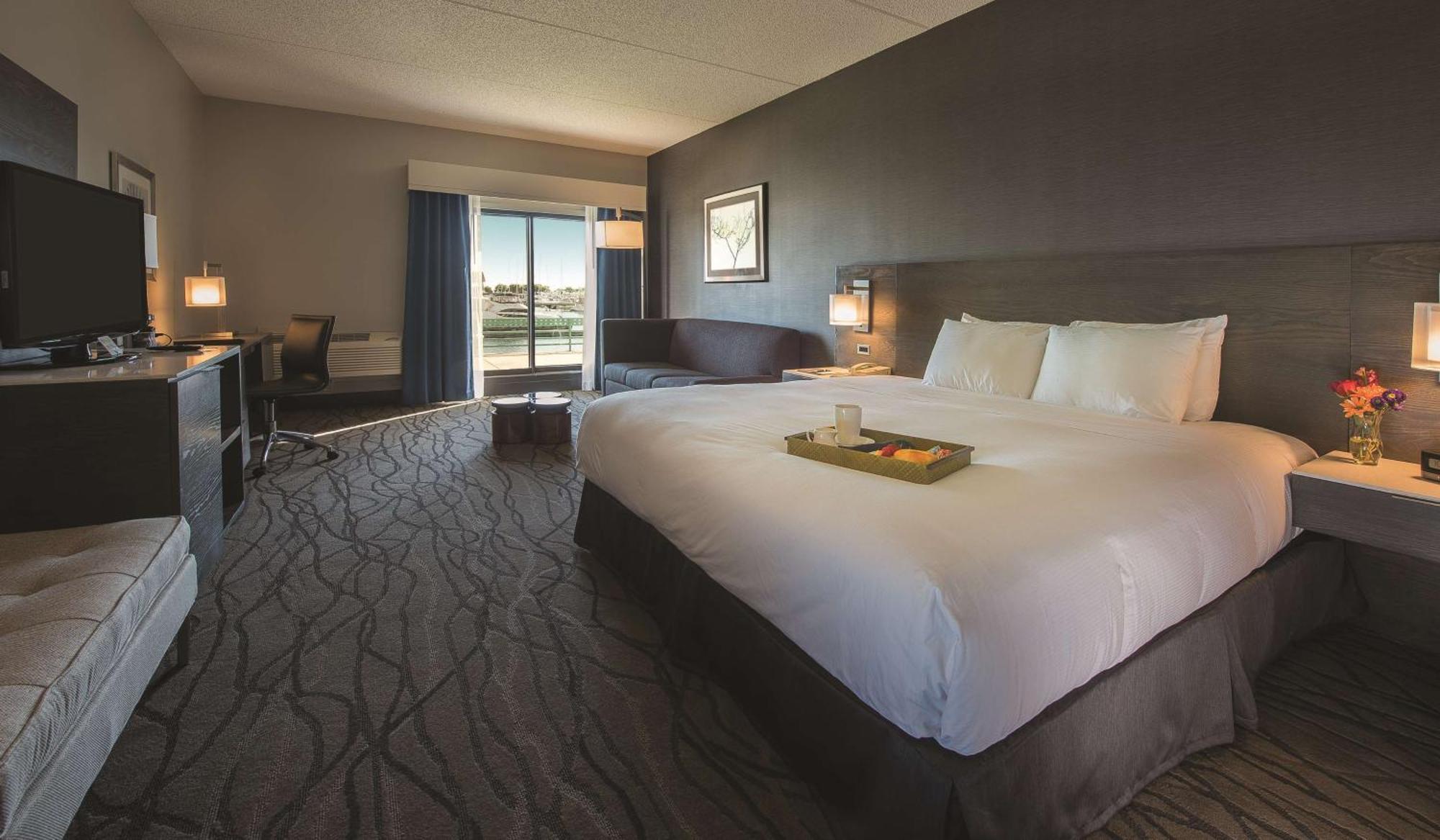 Doubletree By Hilton Racine Harbourwalk Hotel Bagian luar foto