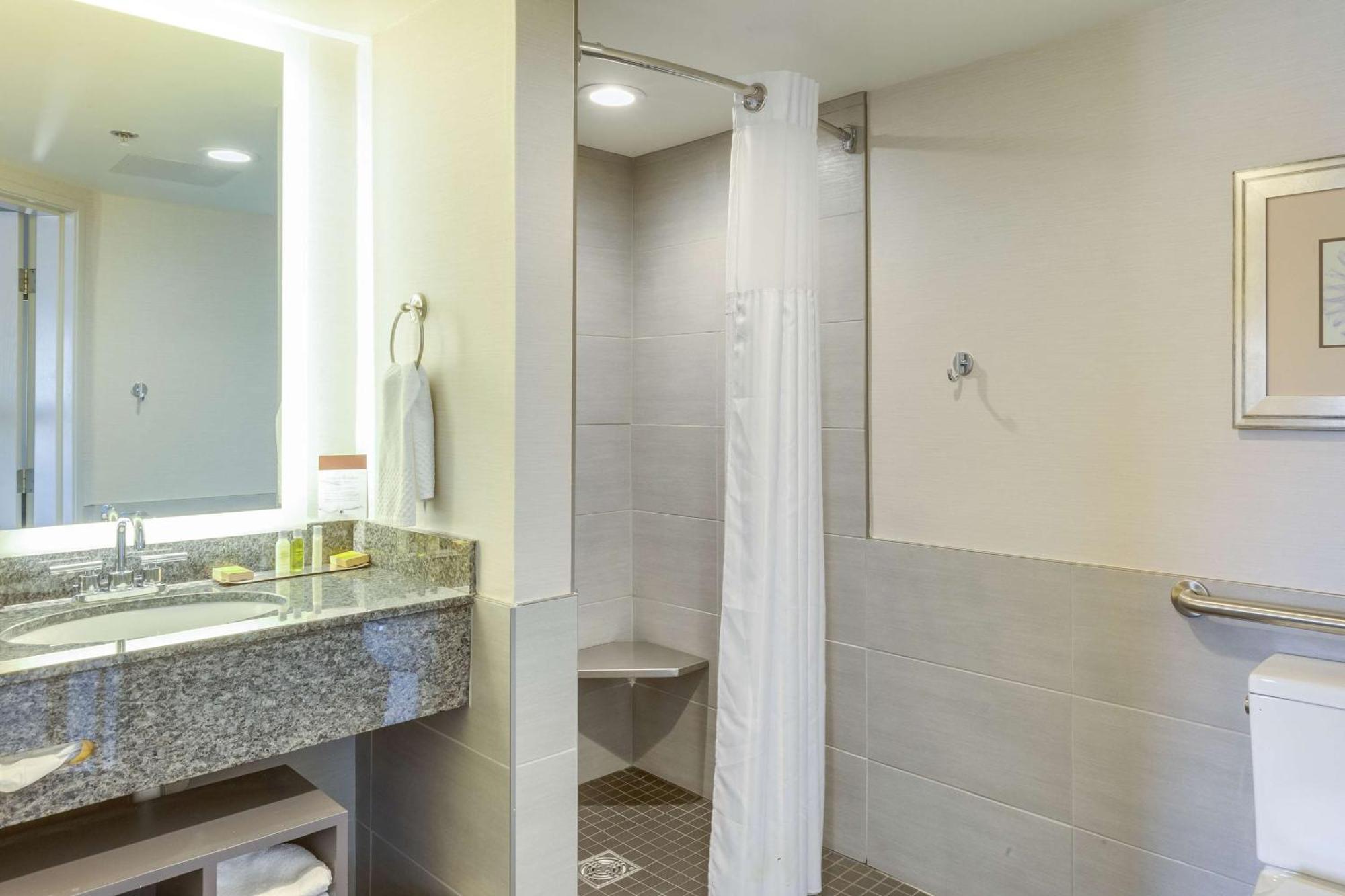 Doubletree By Hilton Racine Harbourwalk Hotel Bagian luar foto
