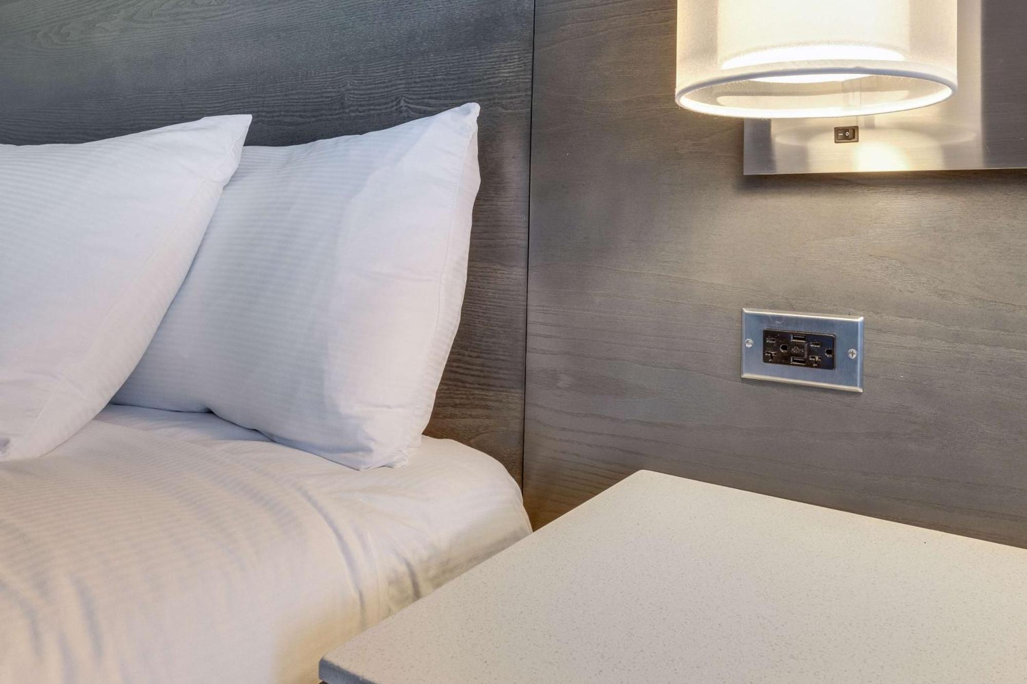 Doubletree By Hilton Racine Harbourwalk Hotel Bagian luar foto