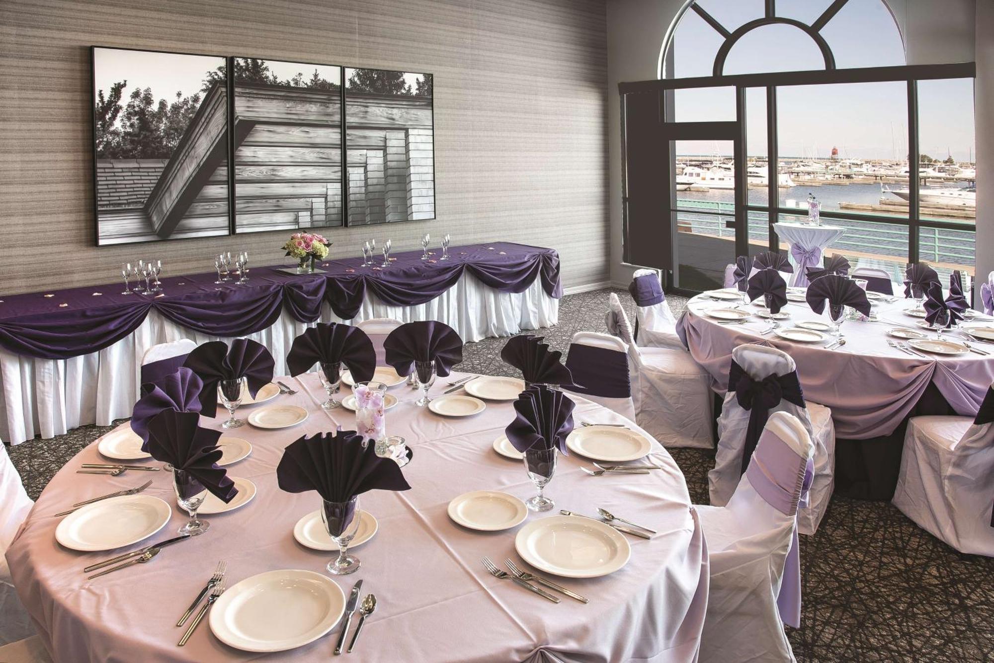 Doubletree By Hilton Racine Harbourwalk Hotel Bagian luar foto