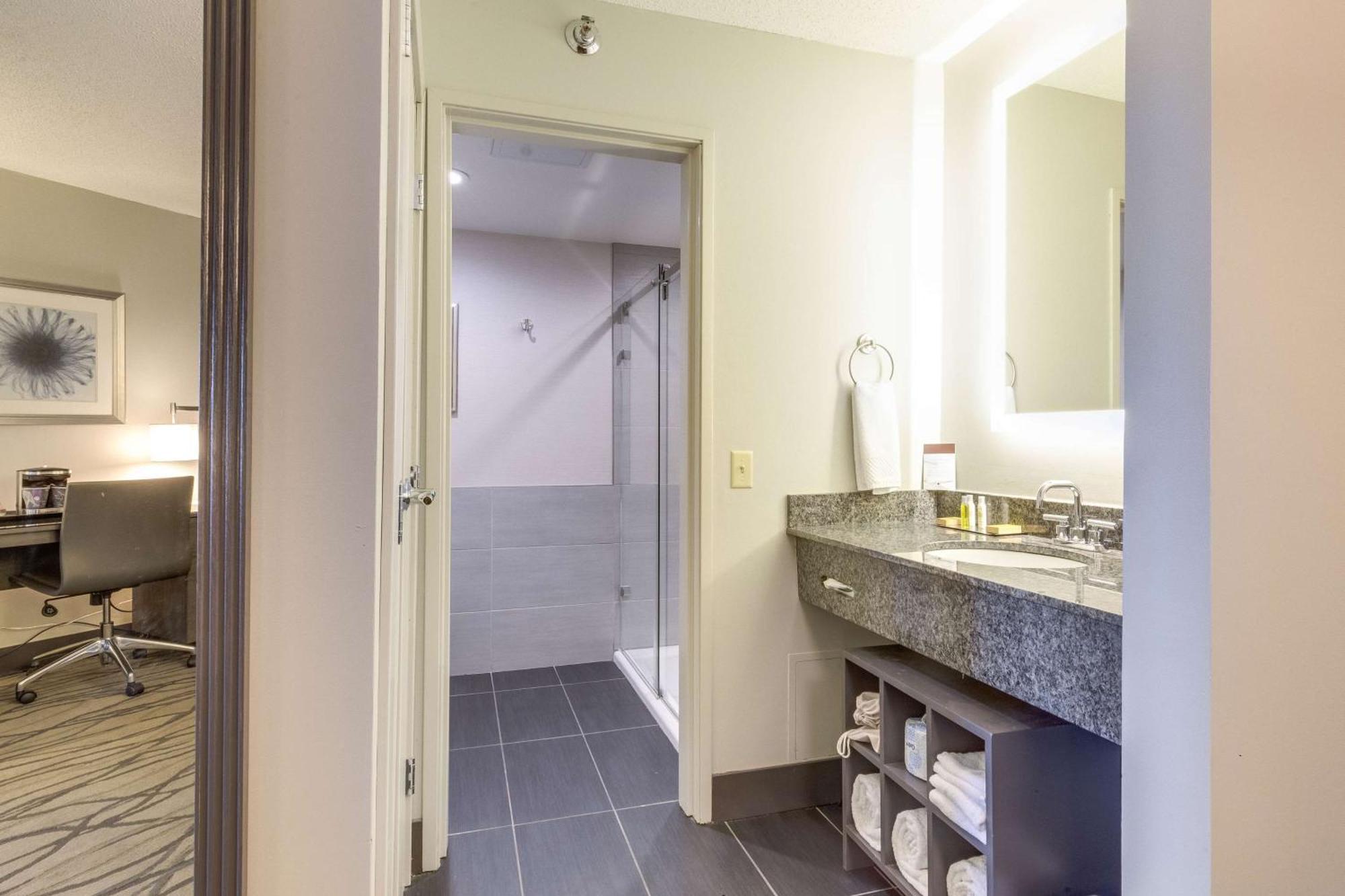 Doubletree By Hilton Racine Harbourwalk Hotel Bagian luar foto