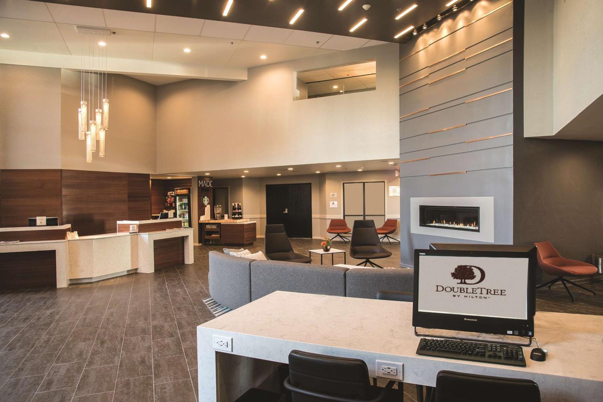 Doubletree By Hilton Racine Harbourwalk Hotel Bagian luar foto