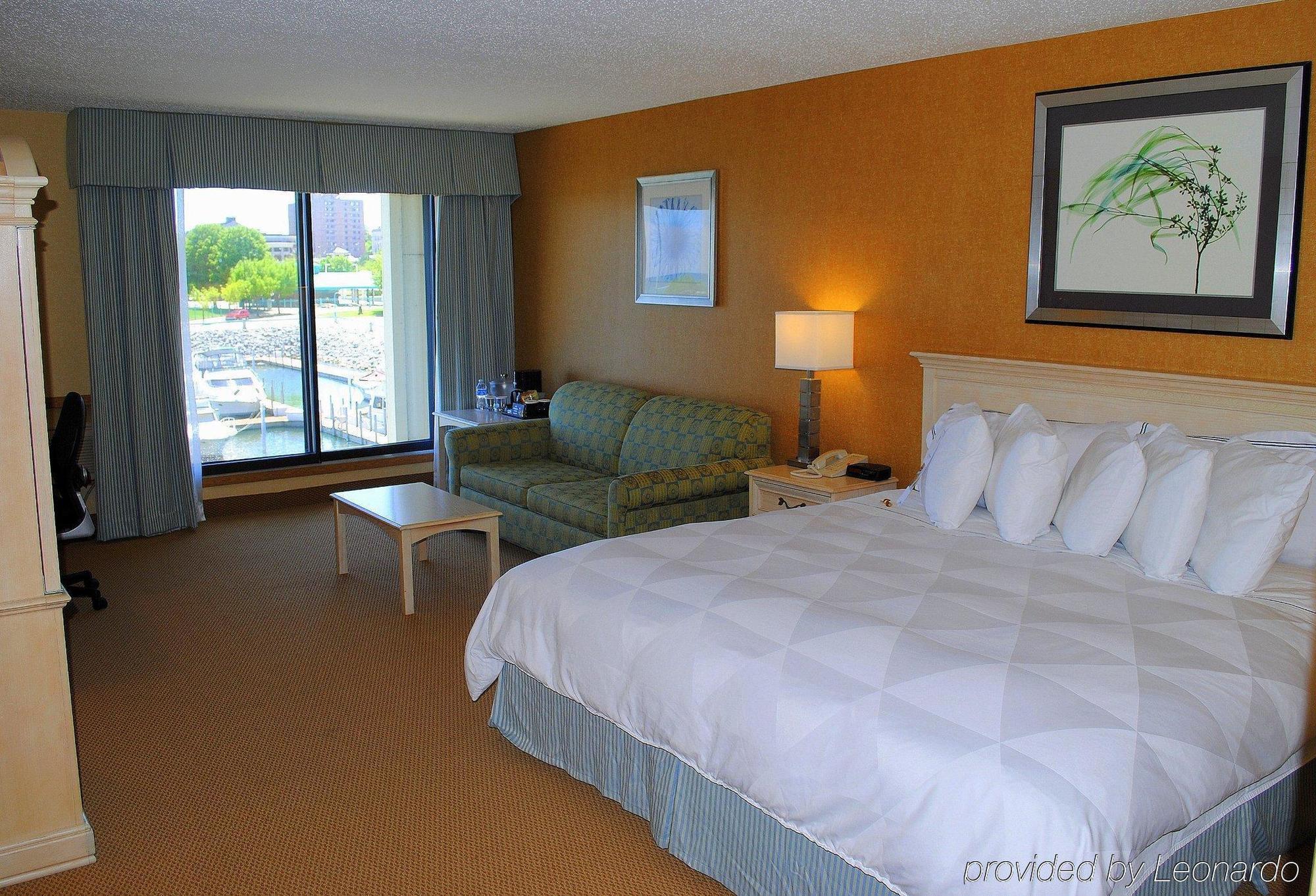 Doubletree By Hilton Racine Harbourwalk Hotel Ruang foto